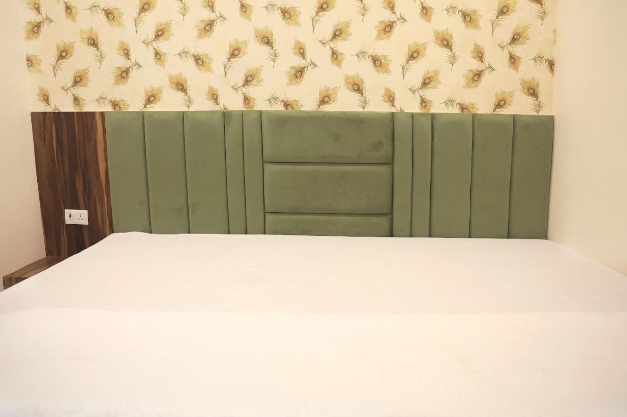 Hotel Keshavam Inn Mathura Bagian luar foto