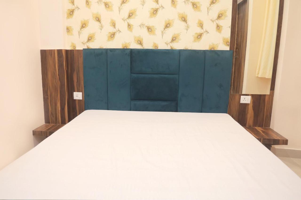 Hotel Keshavam Inn Mathura Bagian luar foto