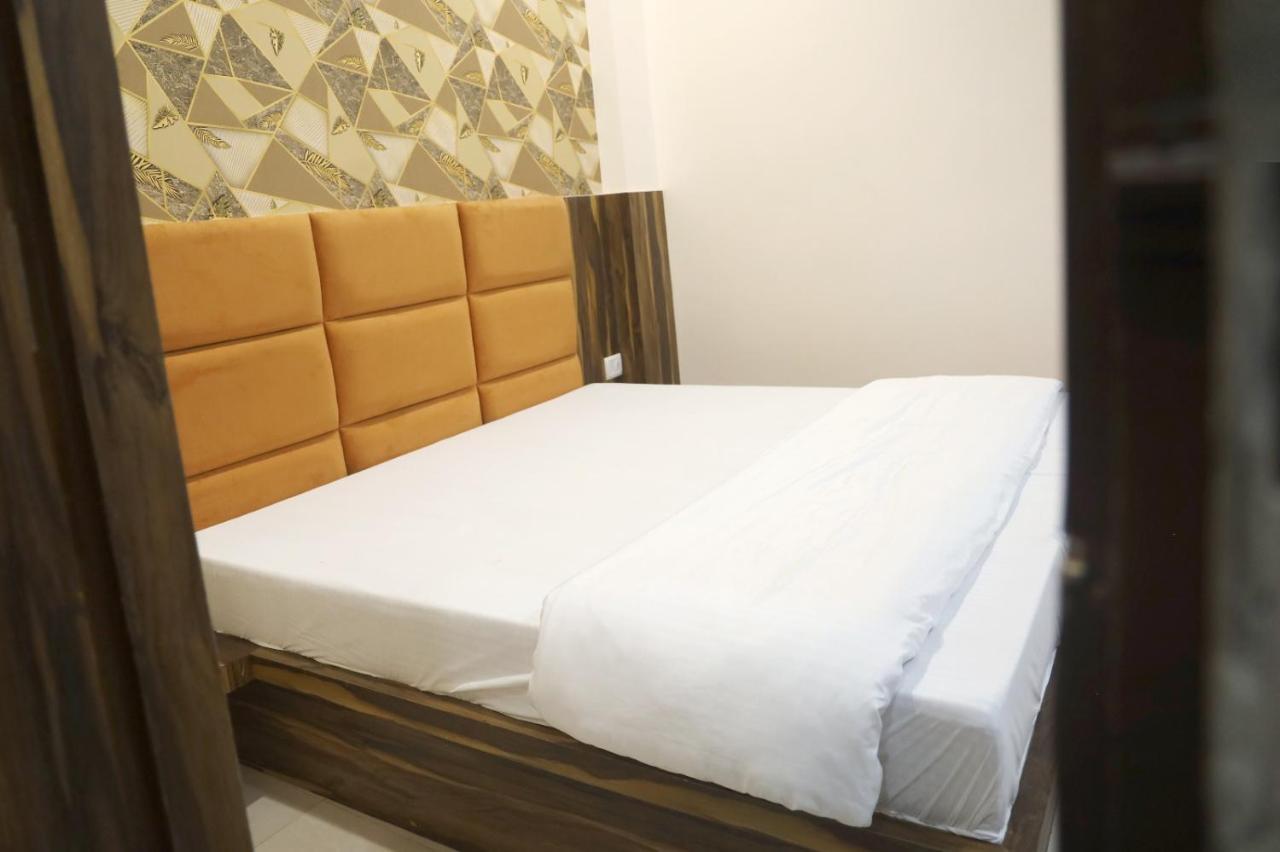 Hotel Keshavam Inn Mathura Bagian luar foto