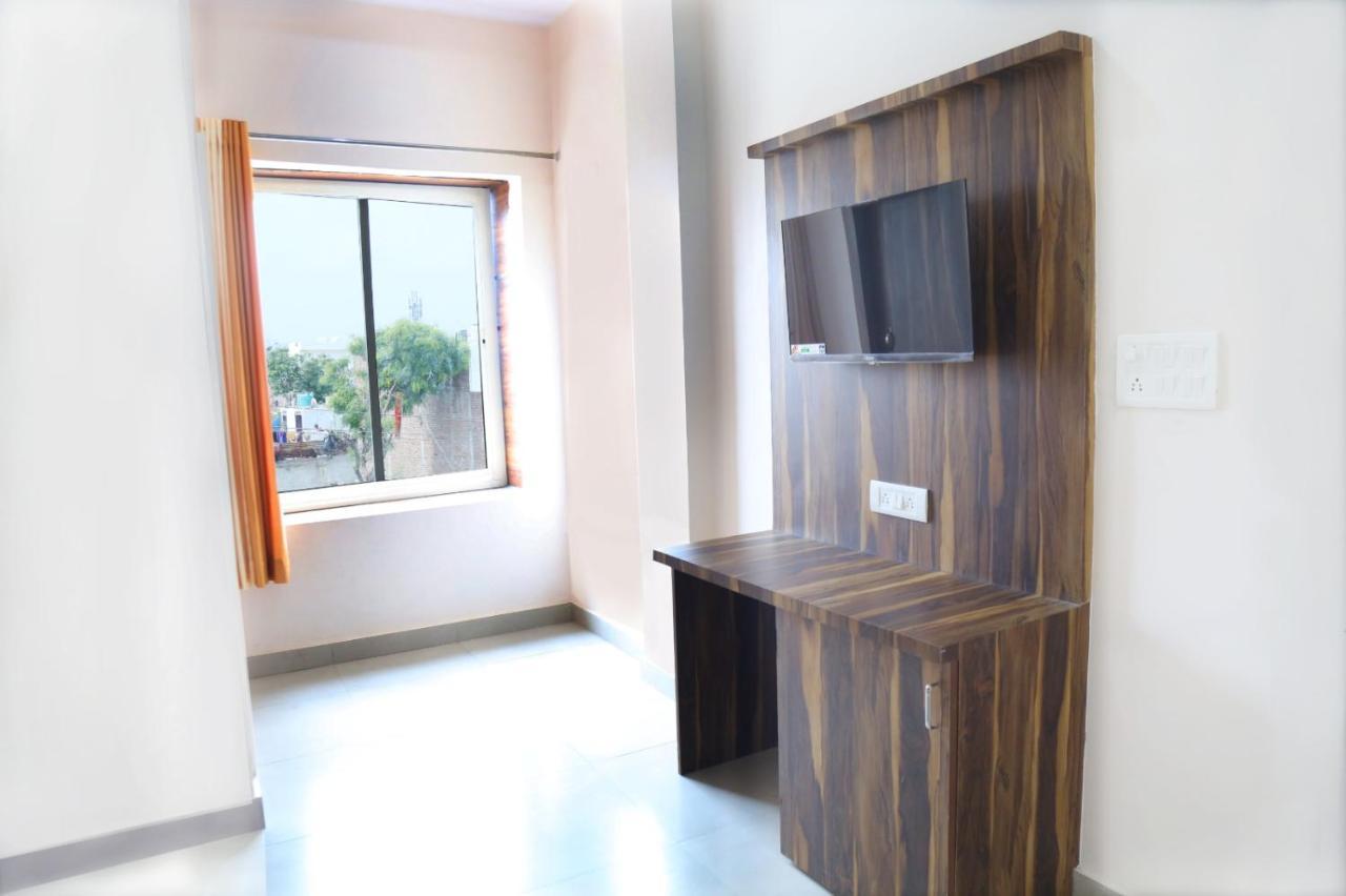 Hotel Keshavam Inn Mathura Bagian luar foto